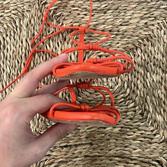 VINCE Kenna Leather Strappy Ankle-Tie Sandals, Orange - 6.5 - Picture 5 of 6